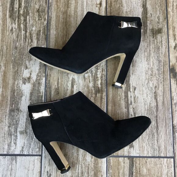 Kate Spade Black Suede Round Toe Ankle Booties Gold Bow Size 9 - Picture 1 of 7